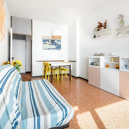 Sea View Flat With Garage *